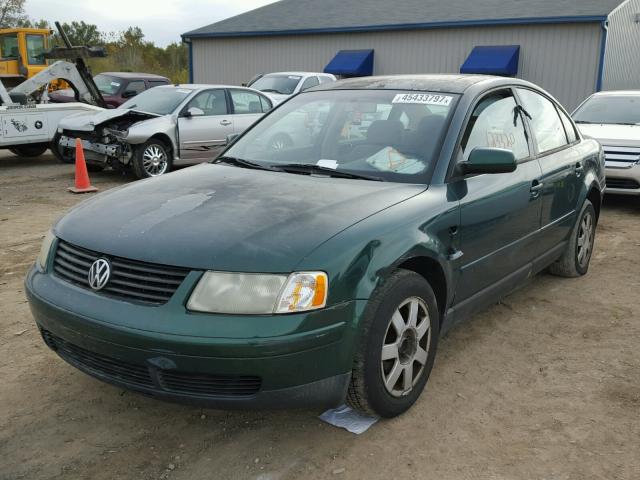 WVWMA23B2YP166675 - 2000 VOLKSWAGEN PASSAT GLS GREEN photo 2