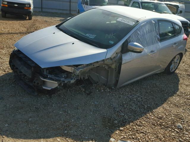 1FADP3K28FL301142 - 2015 FORD FOCUS SE GRAY photo 2