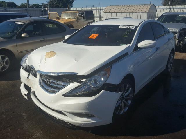 5NPEC4AB6CH374513 - 2012 HYUNDAI SONATA SE WHITE photo 2