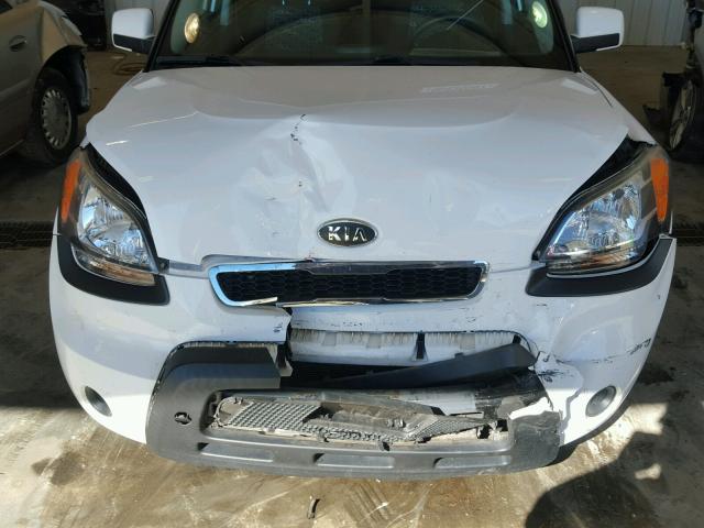 KNDJT2A29A7140225 - 2010 KIA SOUL + WHITE photo 9