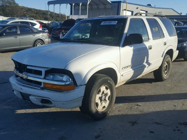 1GNDT13W72K194524 - 2002 CHEVROLET BLAZER WHITE photo 2