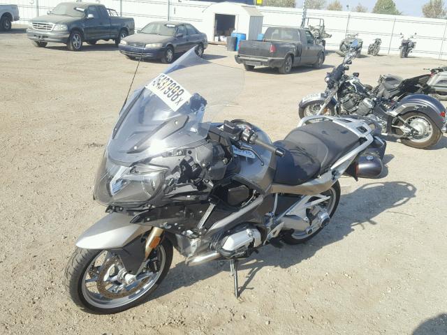 WB10A1306HZ466499 - 2017 BMW R1200 RT GRAY photo 2