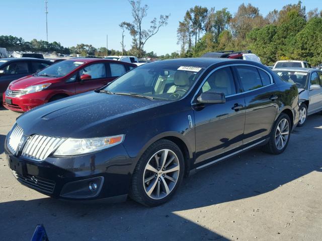 1LNHM94R39G610933 - 2009 LINCOLN MKS BLUE photo 2