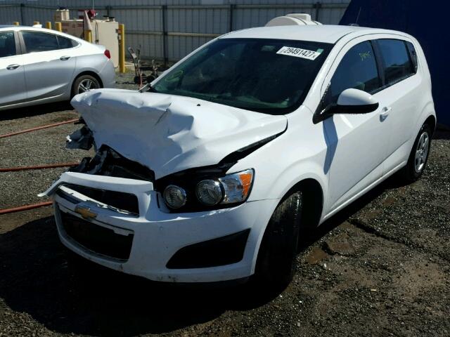 1G1JA6SH1F4160227 - 2015 CHEVROLET SONIC WHITE photo 2