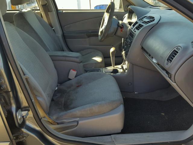 1G1ZT52834F129070 - 2004 CHEVROLET MALIBU LS GRAY photo 5