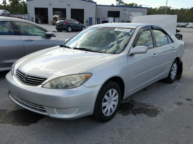 4T1BE32K65U421971 - 2005 TOYOTA CAMRY LE ვერცხლისფერი ფოტო 2