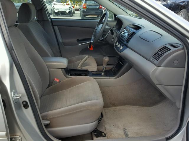 4T1BE32K65U421971 - 2005 TOYOTA CAMRY LE ვერცხლისფერი ფოტო 5