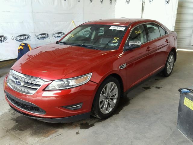 1FAHP2FW8AG109830 - 2010 FORD TAURUS LIM RED photo 2