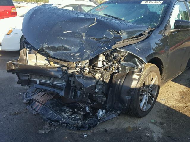 4T1BF1FK6GU267129 - 2016 TOYOTA CAMRY LE შავი ფოტო 9