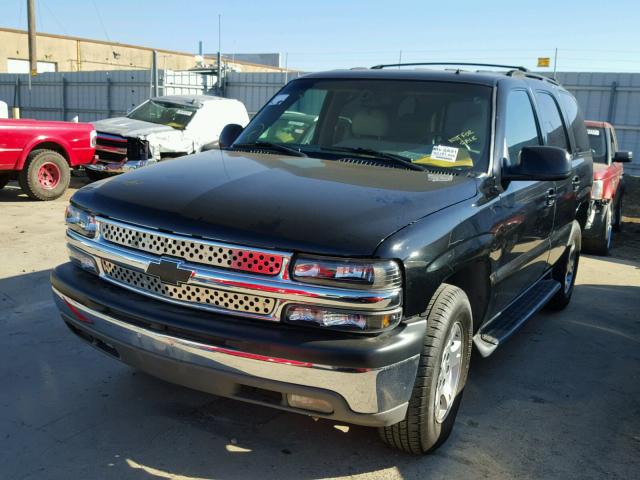 1GNEC13TX2R139387 - 2002 CHEVROLET TAHOE BLACK photo 2