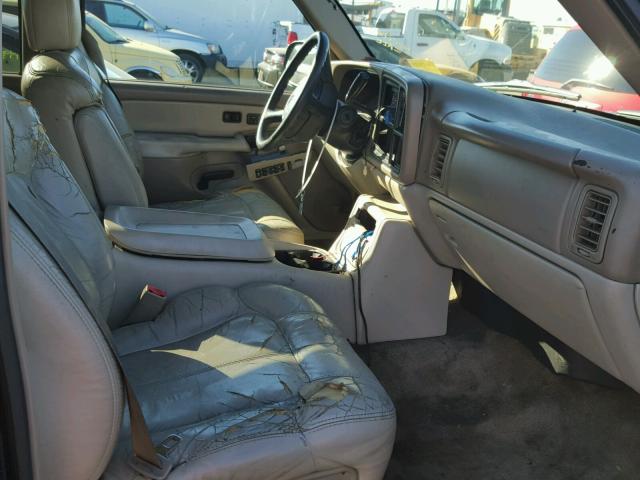 1GNEC13TX2R139387 - 2002 CHEVROLET TAHOE BLACK photo 5