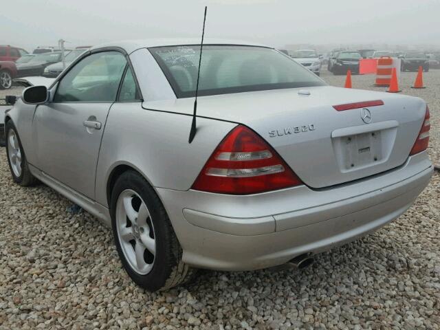 WDBKK65F11F177527 - 2001 MERCEDES-BENZ SLK SILVER photo 3