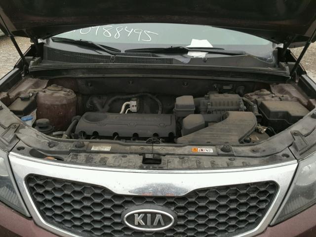 5XYKT3A14DG371641 - 2013 KIA SORENTO LX MAROON photo 7