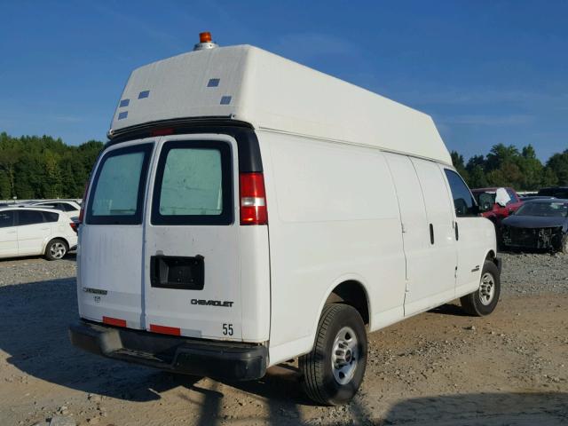 1GTHG392361161708 - 2006 GMC SAVANA G35 WHITE photo 4