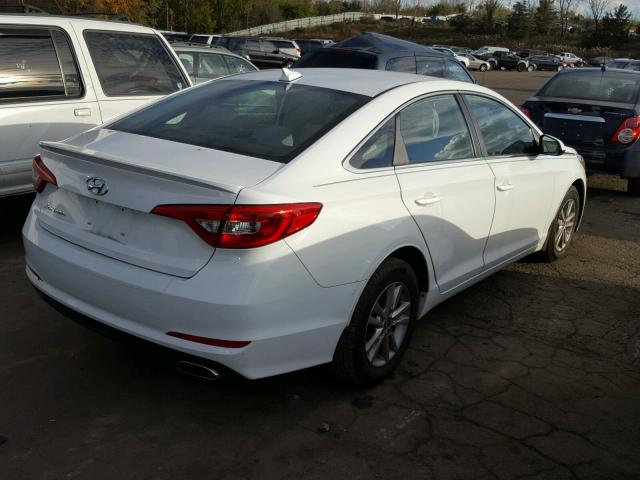 5NPE24AF4GH294820 - 2016 HYUNDAI SONATA SE WHITE photo 4