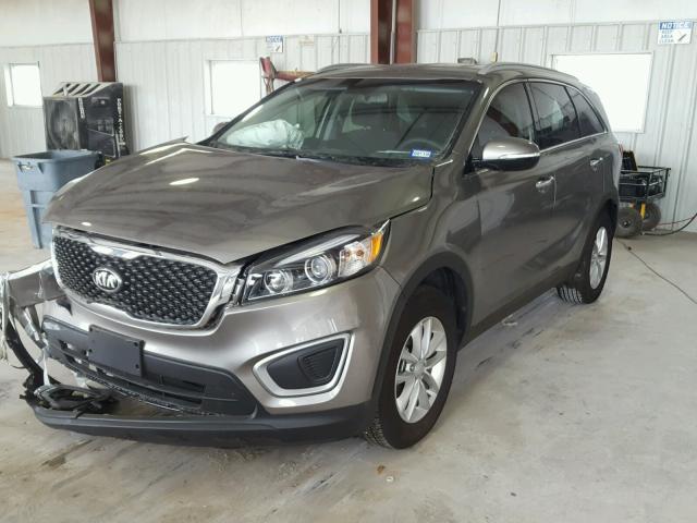 5XYPG4A31HG261847 - 2017 KIA SORENTO LX GRAY photo 2