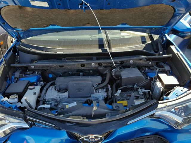 JTMWFREV9GD082007 - 2016 TOYOTA RAV4 XLE BLUE photo 7