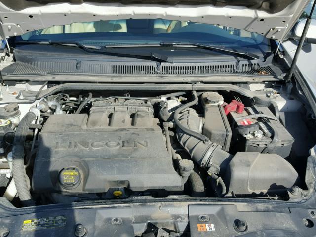 1LNHM93R99G605396 - 2009 LINCOLN MKS TAN photo 7