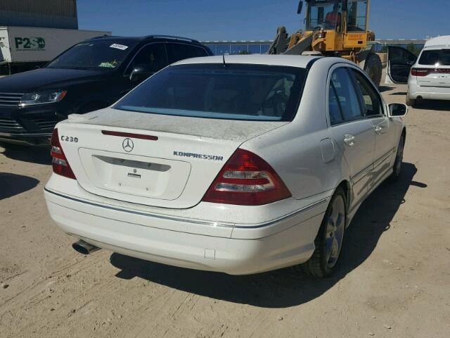 WDBRF40J85F715410 - 2005 MERCEDES-BENZ C 230K SPO WHITE photo 4