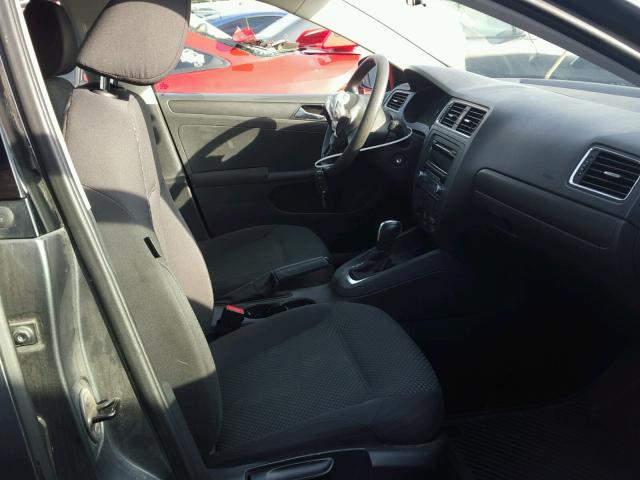 3VW2K7AJ6CM324992 - 2012 VOLKSWAGEN JETTA BASE 灰色 照片 5