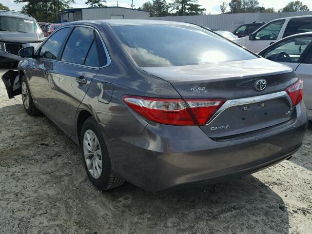 4T1BF1FKXHU292391 - 2017 TOYOTA CAMRY LE GRAY photo 3