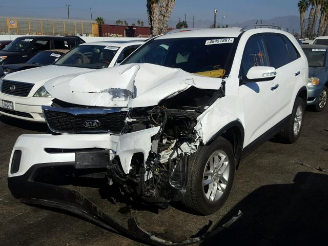 5XYKT4A77FG640471 - 2015 KIA SORENTO LX WHITE photo 2