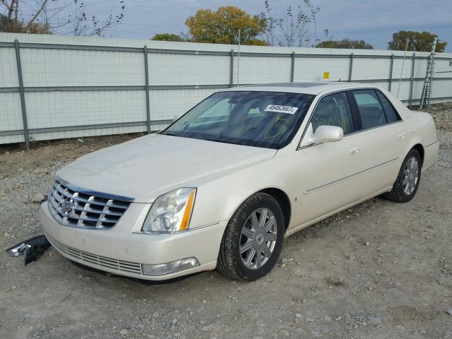 1G6KD57Y58U184767 - 2008 CADILLAC DTS CREAM photo 2