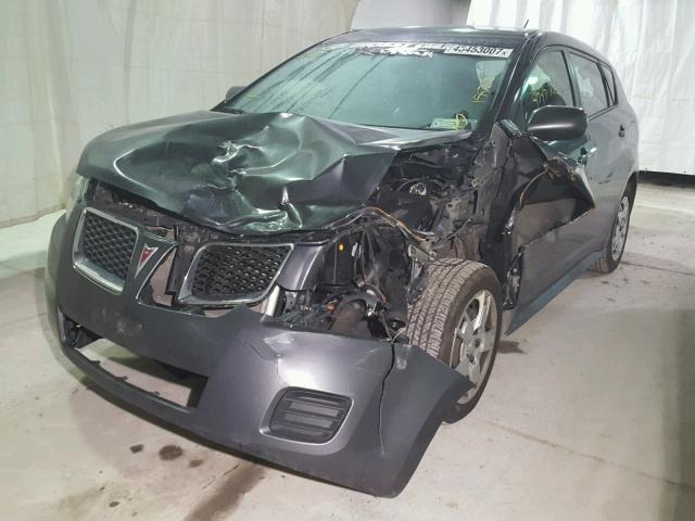 5Y2SP6E00AZ410021 - 2010 PONTIAC VIBE GRAY photo 2