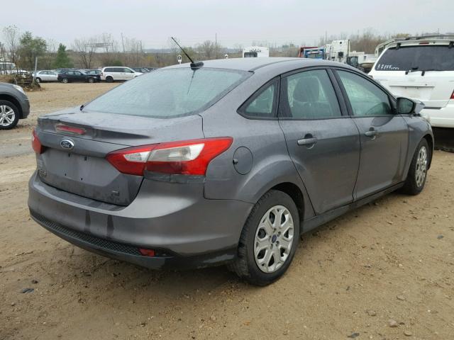 1FAHP3F2XCL132362 - 2012 FORD FOCUS SE GRAY photo 4