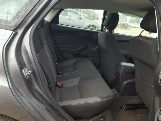 1FAHP3F2XCL132362 - 2012 FORD FOCUS SE GRAY photo 6