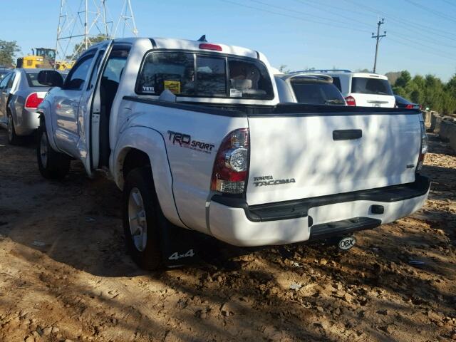 5TFLU4EN4FX137424 - 2015 TOYOTA TACOMA DOU WHITE photo 3