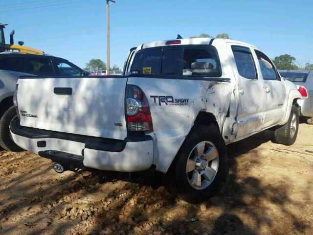 5TFLU4EN4FX137424 - 2015 TOYOTA TACOMA DOU WHITE photo 4