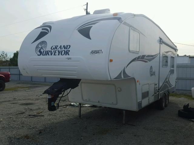 4X4FGSB226L031770 - 2006 WILDWOOD GRAND SURV WHITE photo 2