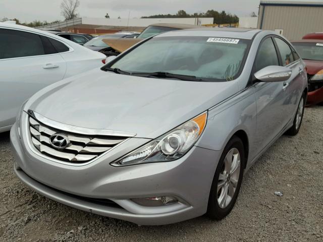 5NPEC4AC4DH520790 - 2013 HYUNDAI SONATA SE SILVER photo 2