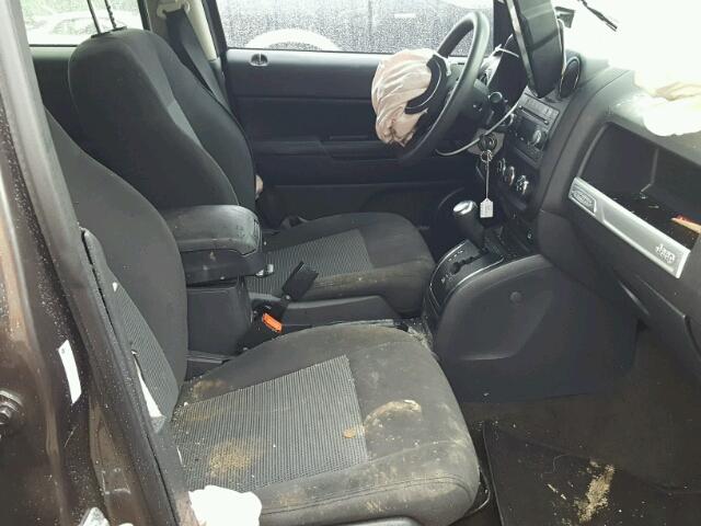 1C4NJCBB5GD506378 - 2016 JEEP COMPASS SP 石墨色 照片 5