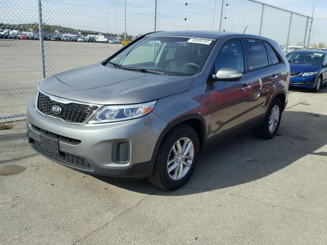 5XYKTCA67EG542136 - 2014 KIA SORENTO LX SILVER photo 2