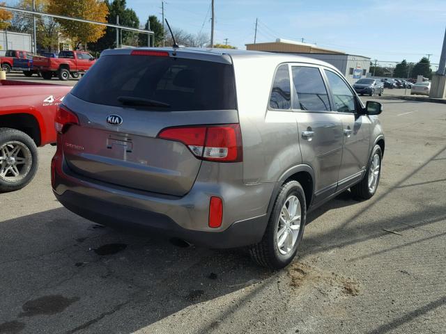 5XYKTCA67EG542136 - 2014 KIA SORENTO LX SILVER photo 4