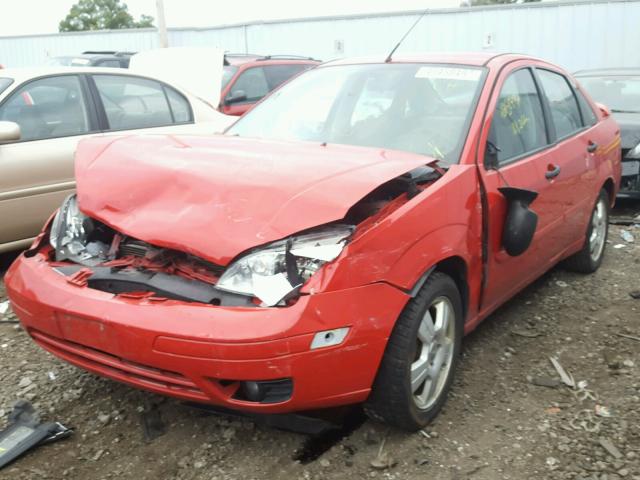 1FAHP34N27W340009 - 2007 FORD FOCUS ZX4 RED photo 2