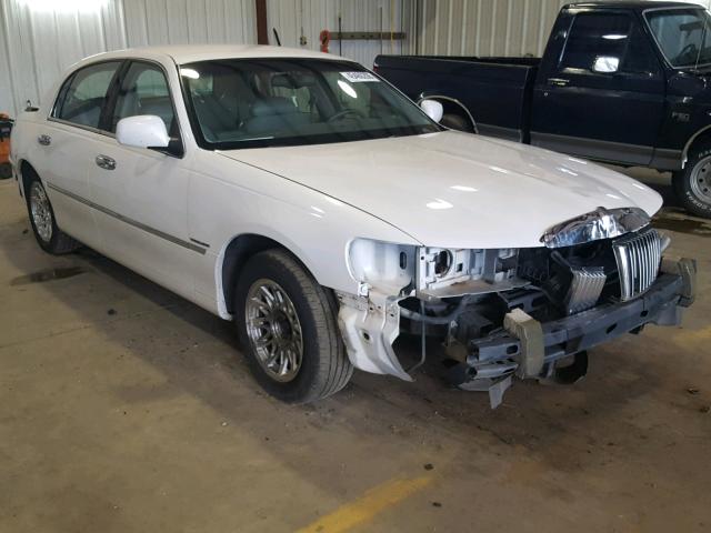 1LNFM83W7WY692289 - 1998 LINCOLN TOWN CAR C WHITE photo 1