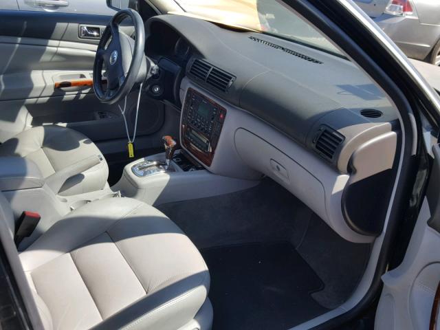 WVWTH63B64P009790 - 2004 VOLKSWAGEN PASSAT GLX BLACK photo 5