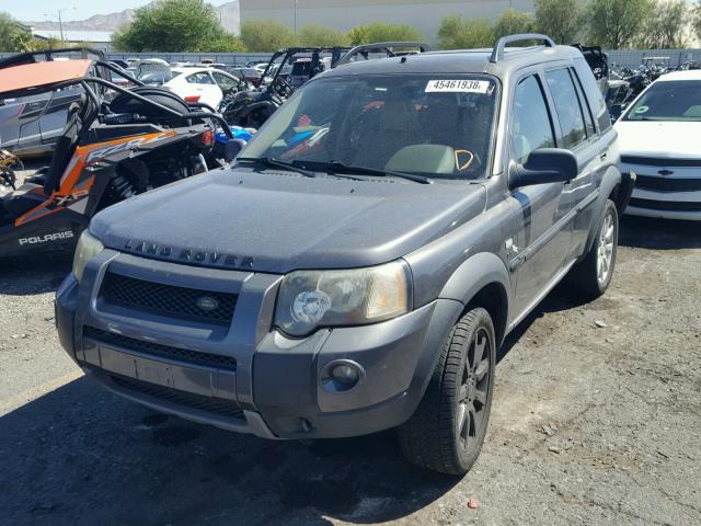 SALNY22275A460257 - 2005 LAND ROVER FREELANDER GRAY photo 2