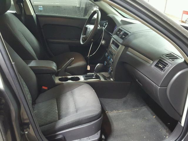 3FAHP0HA2CR136930 - 2012 FORD FUSION SE GRAY photo 5