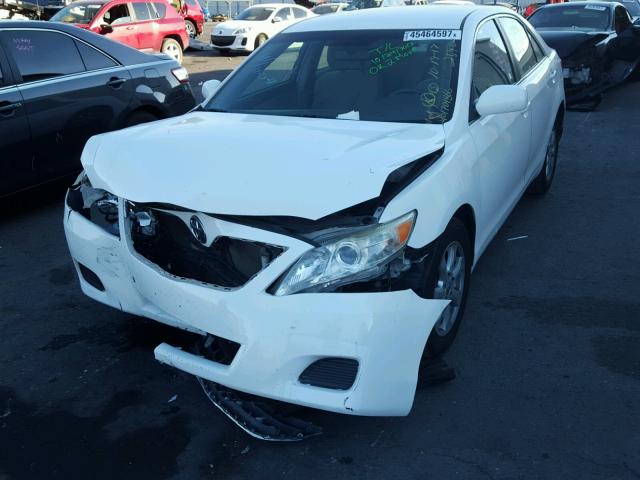 JTNBK3EK2B3051804 - 2011 TOYOTA CAMRY SE WHITE photo 2