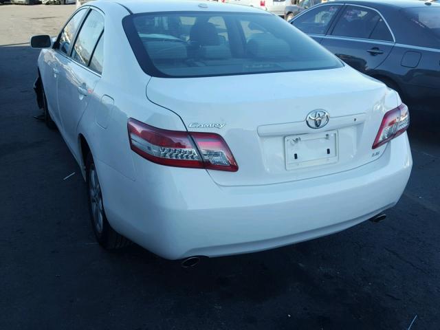JTNBK3EK2B3051804 - 2011 TOYOTA CAMRY SE WHITE photo 3