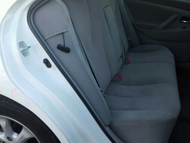 JTNBK3EK2B3051804 - 2011 TOYOTA CAMRY SE WHITE photo 6