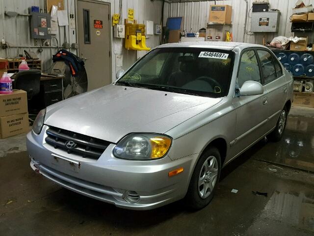 KMHCG45C05U598234 - 2005 HYUNDAI ACCENT GL SILVER photo 2