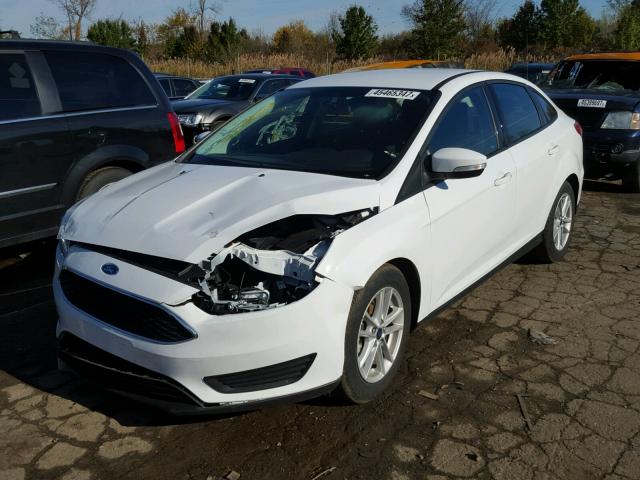 1FADP3F27HL271466 - 2017 FORD FOCUS WHITE photo 2