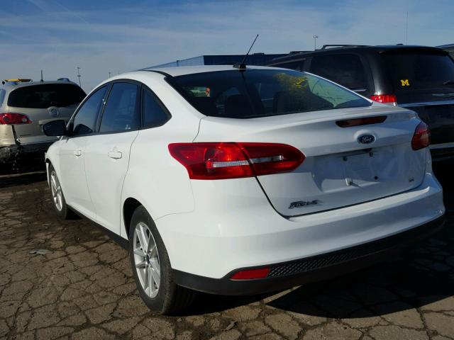 1FADP3F27HL271466 - 2017 FORD FOCUS WHITE photo 3