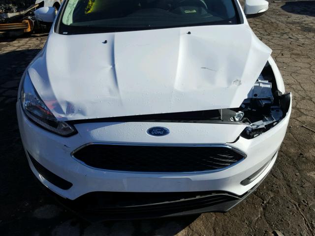 1FADP3F27HL271466 - 2017 FORD FOCUS WHITE photo 7