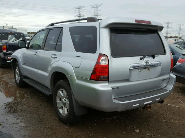 JTEBU14R578077322 - 2007 TOYOTA 4RUNNER SR SILVER photo 3